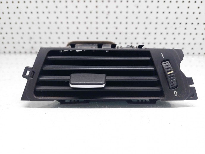 Grila aerisire dreapta Bmw 3 (E90) [Fabr 2005-2011] 9130466