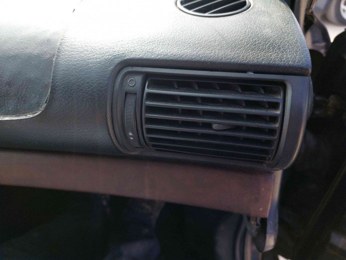 Grila aerisire dreapta Audi A4 (8D2, B5) [Fabr 1994-2000] OEM