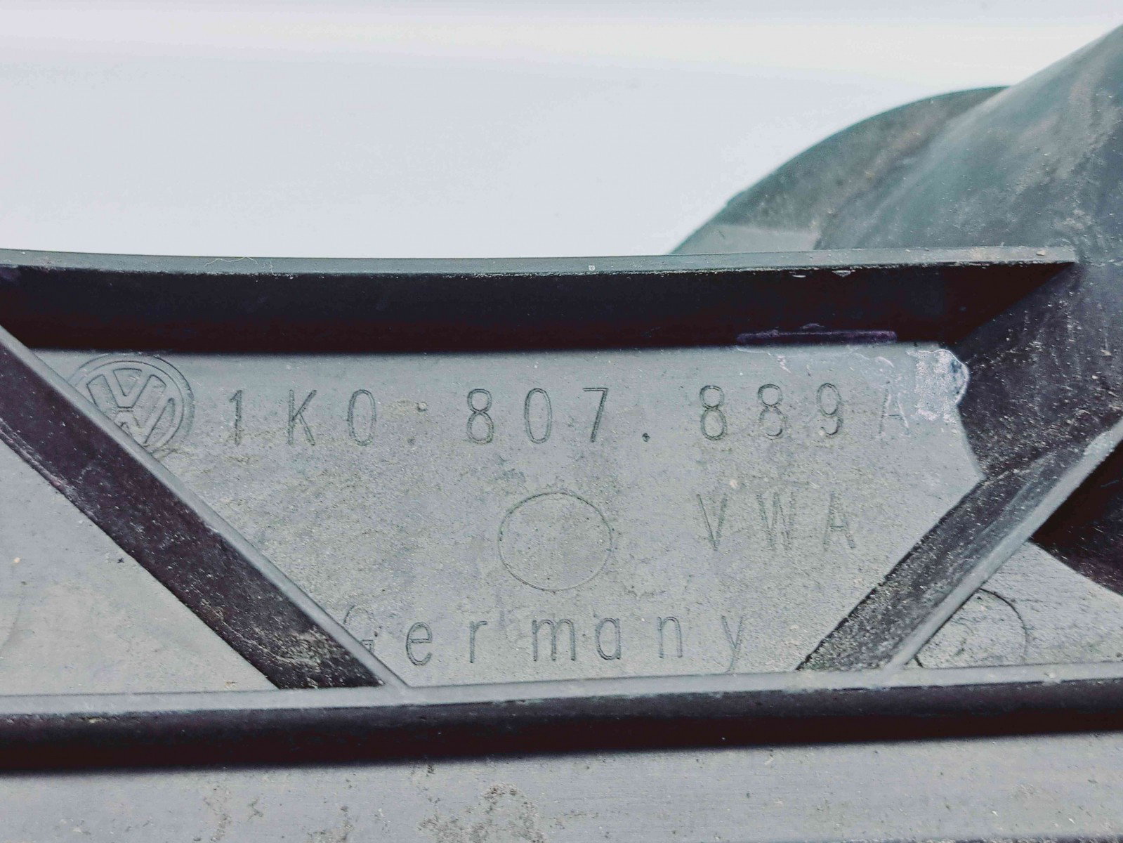 Suport far stanga Volkswagen Golf 5 (1K1) [Fabr 2004-2008] 1K0807889A - imagine 4