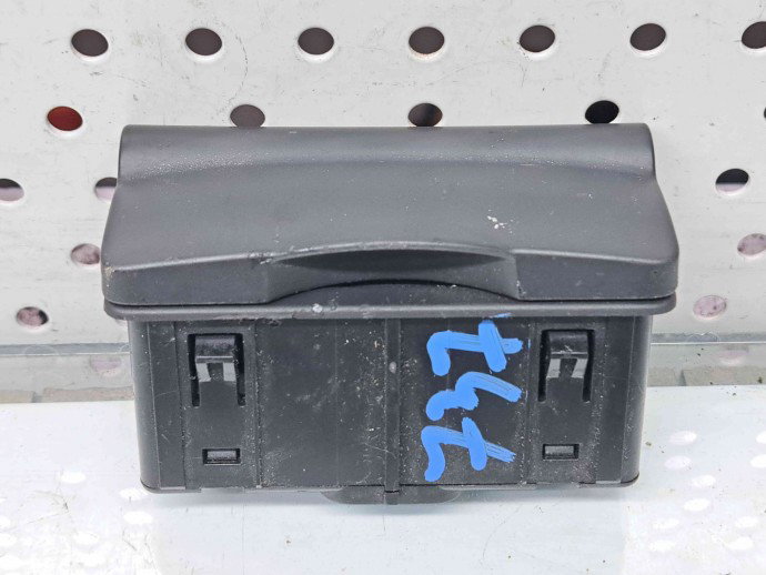 Conector auxiliar USB Renault Megane 3 [Fabr 2008-2015] 280230002R