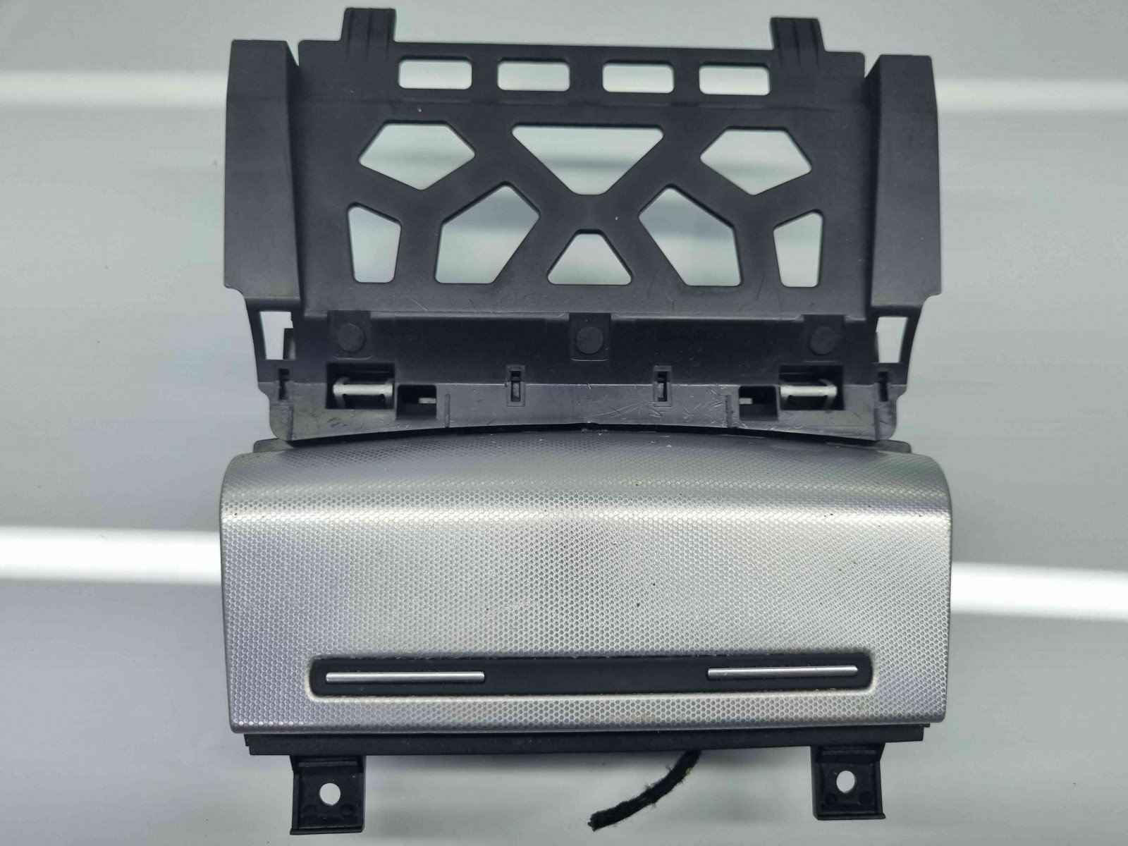 Scrumiera Audi A3 Sportback (8PA) [Fabr 2004-2013] 8P0857951 - imagine 2