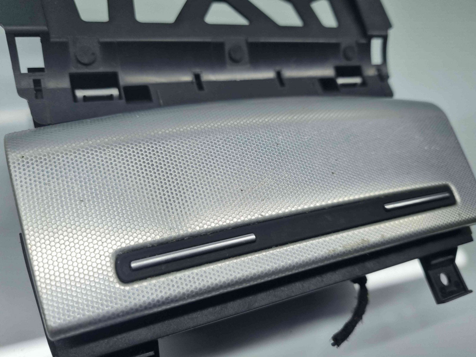 Scrumiera Audi A3 Sportback (8PA) [Fabr 2004-2013] 8P0857951 - imagine 3