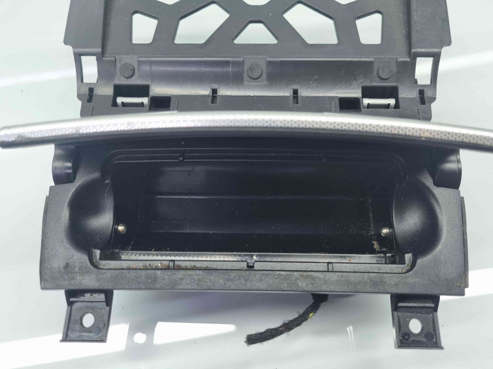 Scrumiera Audi A3 Sportback (8PA) [Fabr 2004-2013] 8P0857951 - imagine 4