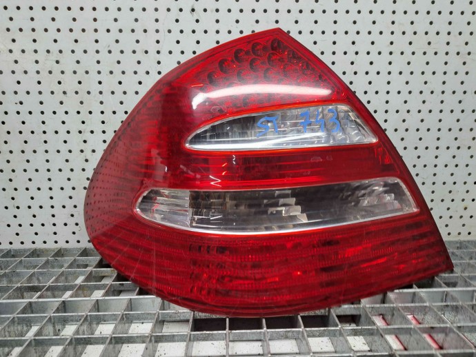 Stop aripa stanga Mercedes Clasa E (W211) [Fabr 2002-2009] A2118200564