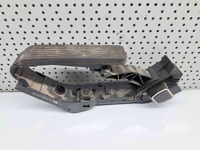 Pedala acceleratie Mercedes Clasa E (W211) [Fabr 2002-2009] A2113000504