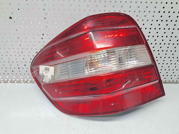 Stop aripa stanga Mercedes Clasa ML (W163) [Fabr 1998-2005] 404101L