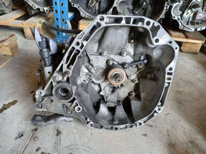 Cutie viteze manuala Dacia Logan 1.5 DCI 8200166682 2004-2012