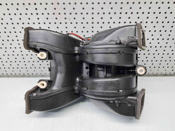 Aeroterma spate Bmw 7 (F01, F02) [Fabr 2008-2015] 9138176