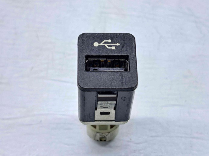 Conector auxiliar USB Bmw 7 (F01, F02) [Fabr 2008-2015] 6986791