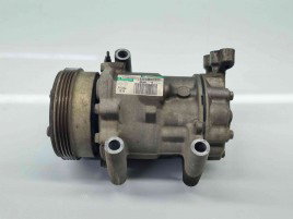 Compresor clima Renault Symbol 2 / Thalia [Fabr 2008-2012] 8200840770 1.2 Benz D4F728 55KW / 75CP 1.2 Benz D4F728 55KW / 75CP