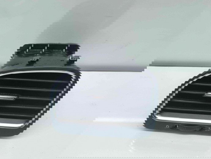  Grila aerisire stanga Volkswagen Golf 6 (5K1) [Fabr 2009-2013] 5K0819703J