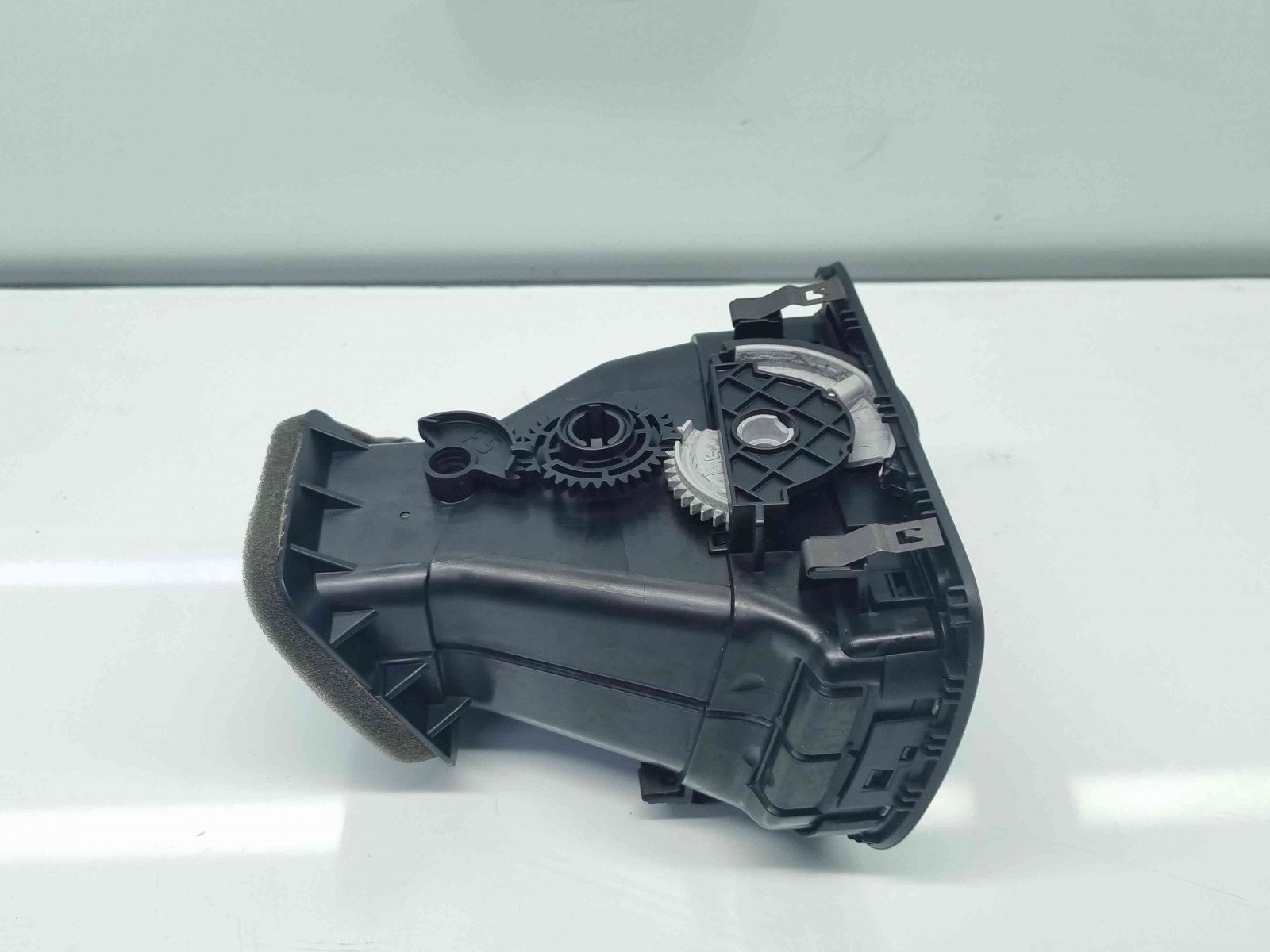 Grila aerisire stanga Volkswagen Golf 6 (5K1) [Fabr 2009-2013] 5K0819703J - imagine 3