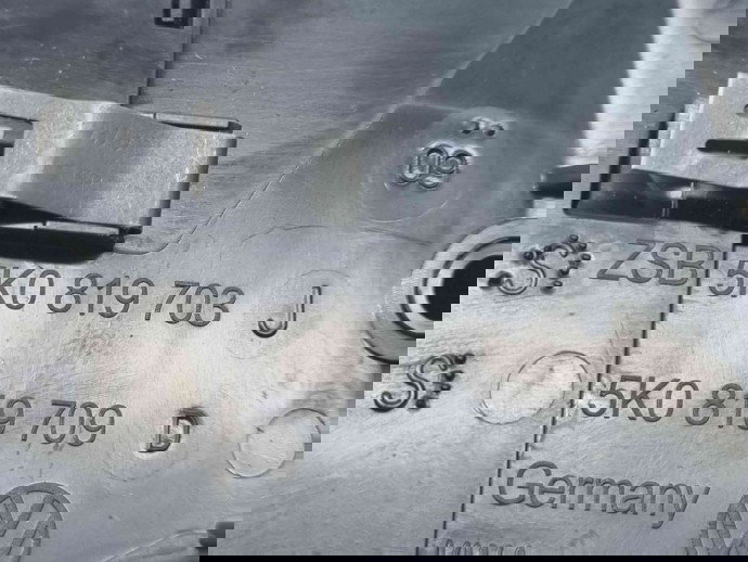  Grila aerisire stanga Volkswagen Golf 6 (5K1) [Fabr 2009-2013] 5K0819703J