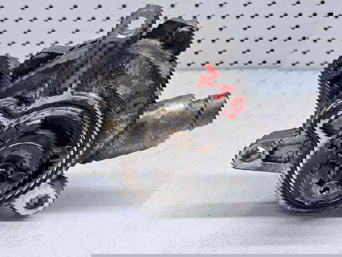 Pompa vacuum Volvo XC90 [Fabr 2002-2014] 30677904 2.4 D5244T4 