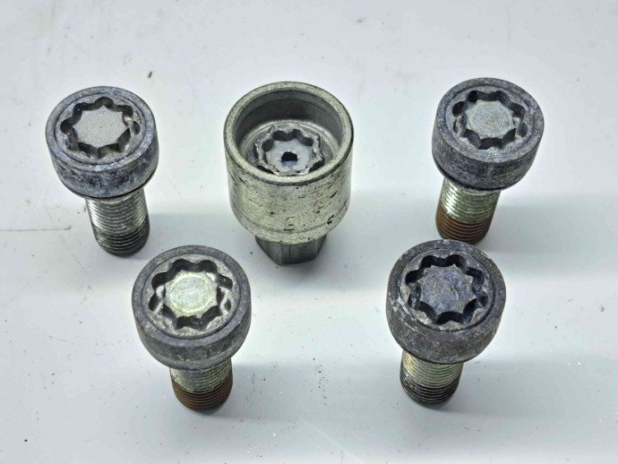 Set prezoane antifurt cu cheie Audi A6 Avant (4F5, C6) [Fabr 2005-2010] OEM