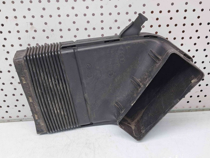 Difuzor captare aer Audi A4 (8E2, B6) [Fabr 2000-2004] 8E0129617D