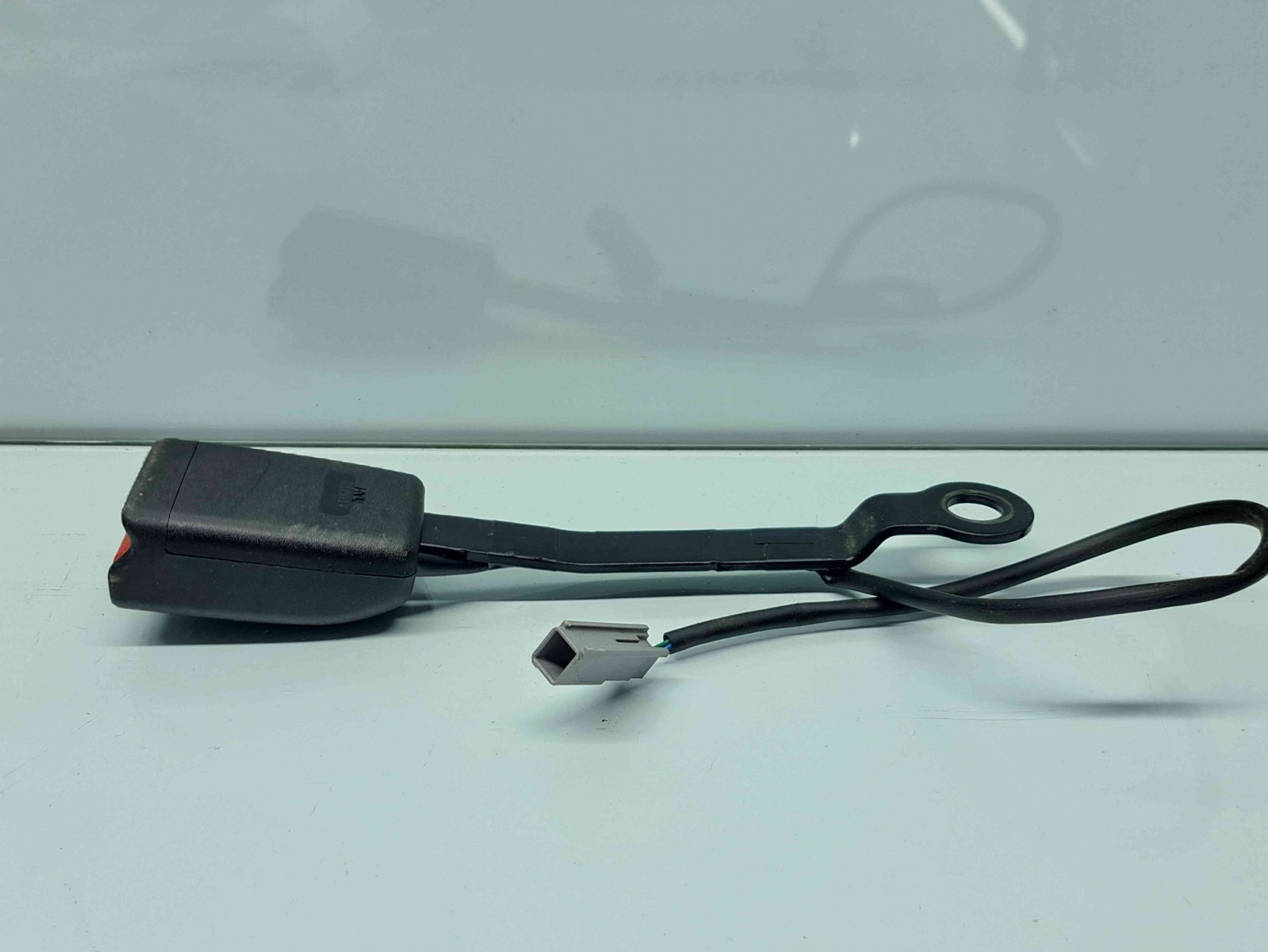 Capsa centura dreapta fata MAZDA CX-5 (KE) [Fabr 2011-2016] OEM - imagine 2