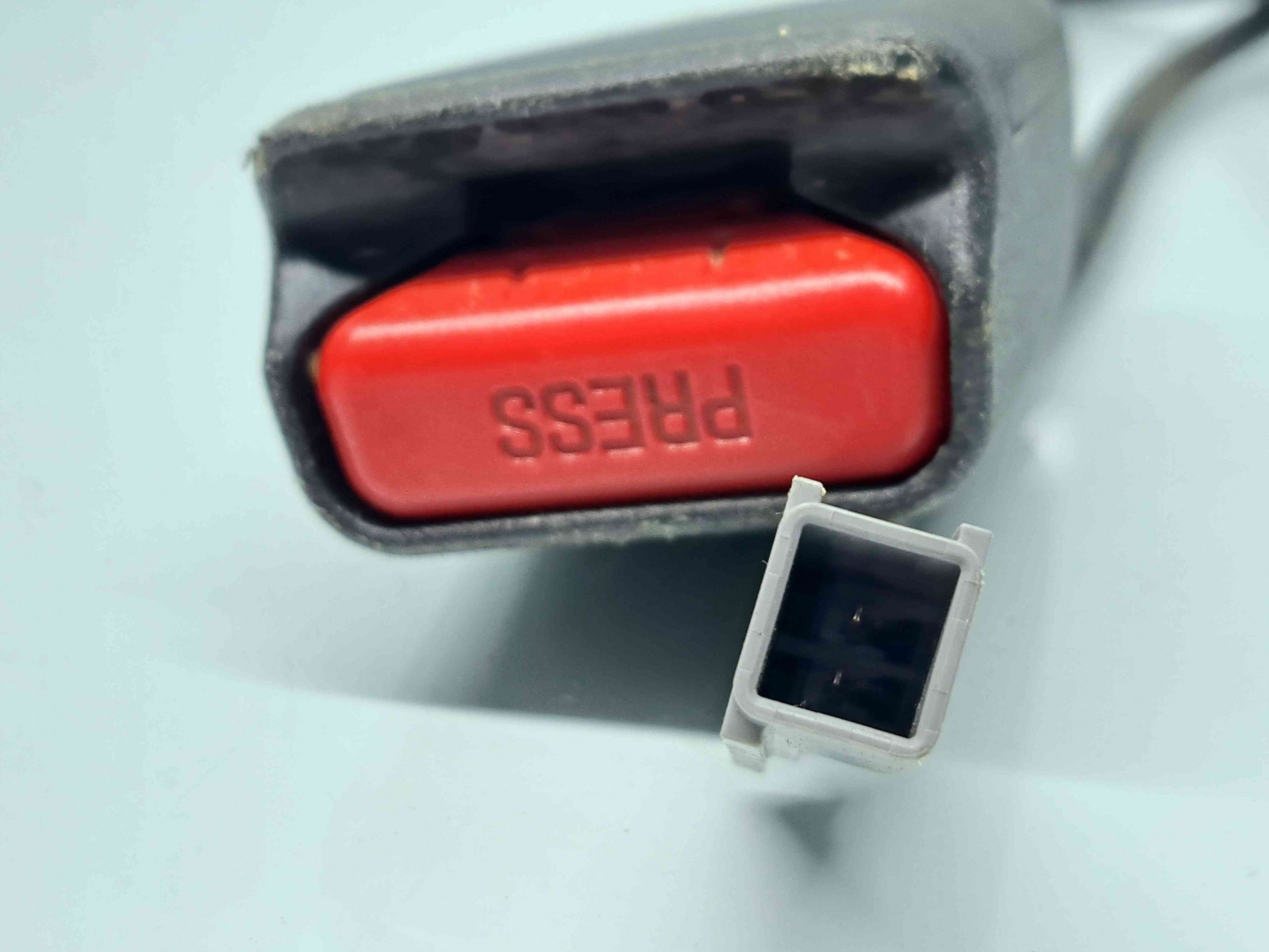 Capsa centura dreapta fata MAZDA CX-5 (KE) [Fabr 2011-2016] OEM - imagine 3