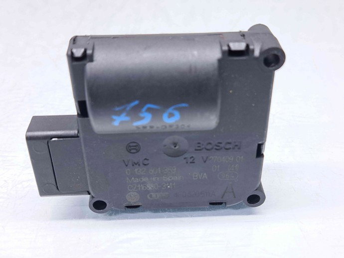Motoras clapeta aeroterma bord Audi A6 Avant (4F5, C6) [Fabr 2005-2010] 4F0820511A