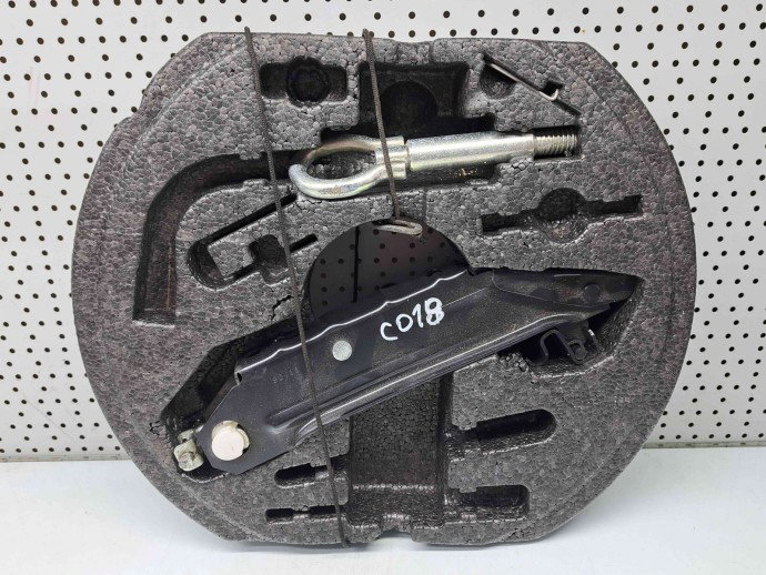 Kit roata de rezerva + cric Seat Altea XL (5P5, 5P8) [Fabr 2006-2015] 5F0012115C