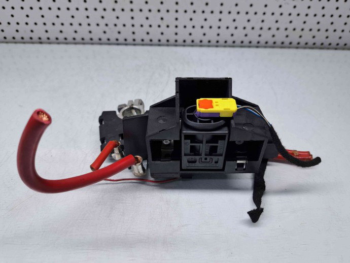 Borna baterie (+) cu capsa Audi A4 (8K2, B8) [Fabr 2008-2015] 8J0915459