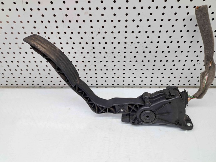 Pedala acceleratie Dacia Duster [fabr 2010-2017] 8200501553B