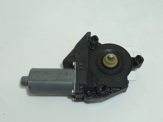 Motoras geam stanga fata Audi A4 B7 2.0 BRE 130821765 2004-2008