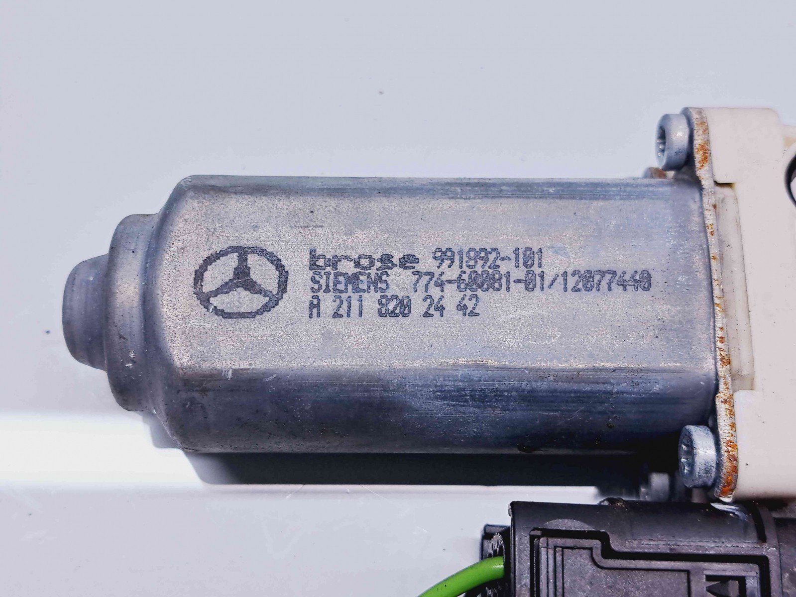 Motoras geam dreapta spate Mercedes Clasa E (W211) [Fabr 2002-2009] A2118202442 - imagine 4