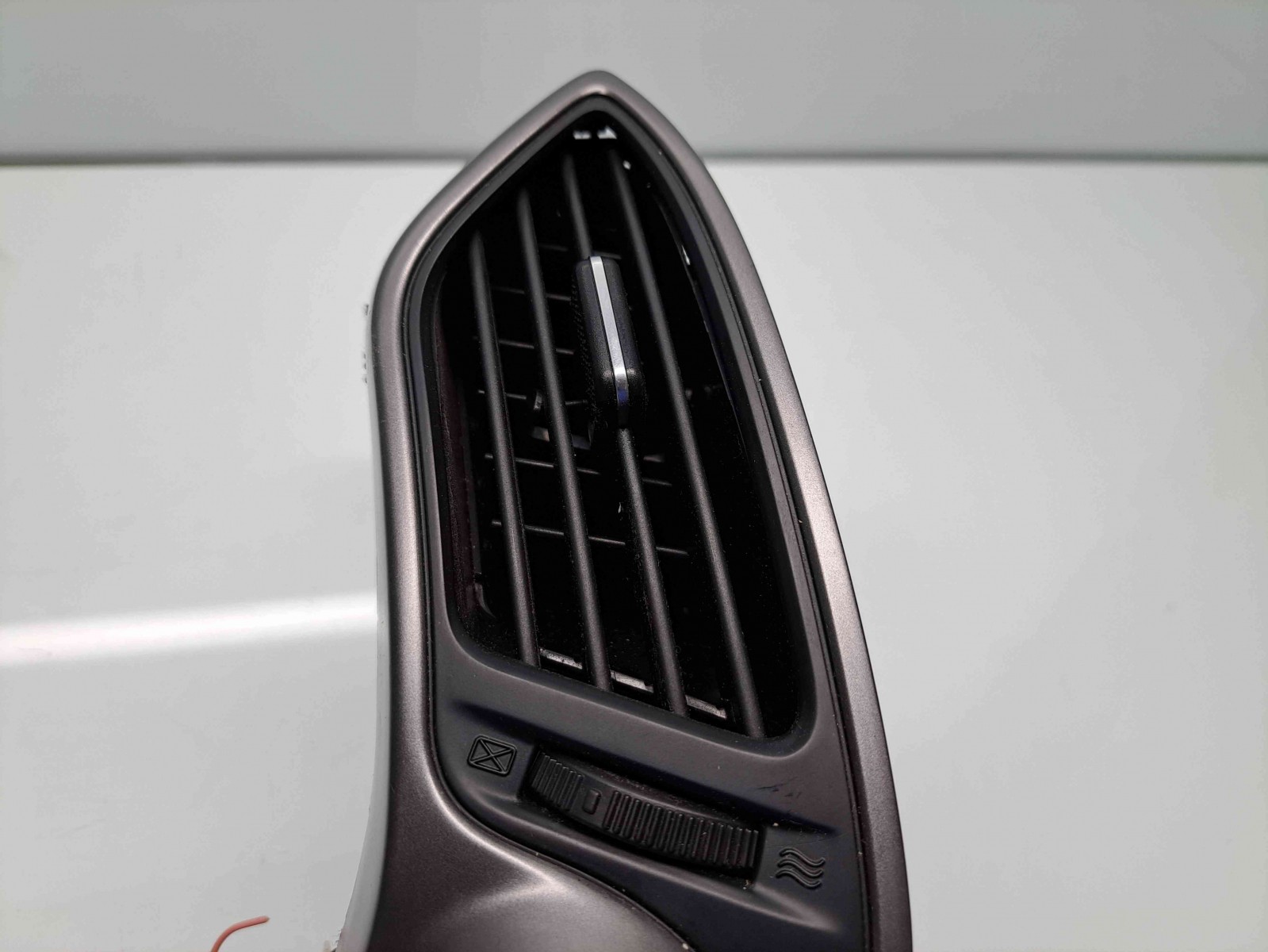 Grila aerisire centrala Hyundai ix35 (LM) [Fabr 2010-2017] STANGA - imagine 2