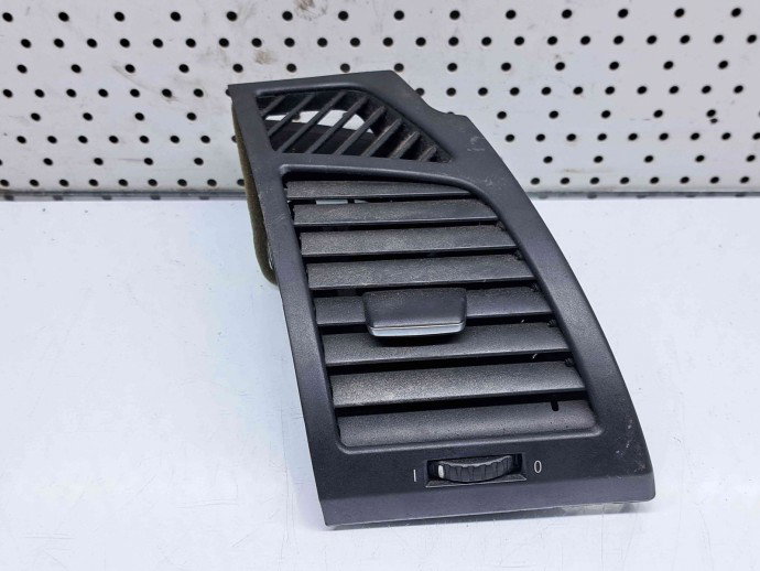 Grila aerisire dreapta Bmw 1 (E81, E87) [Fabr 2004-2010] 7059188
