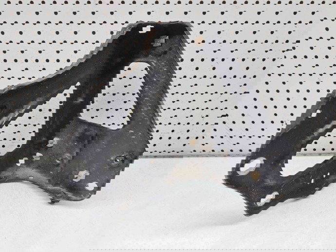 Suport aripa stanga fata Audi A6 Avant Allroad (4F5, C6) [Fabr 2005-2010] 4F0821136A