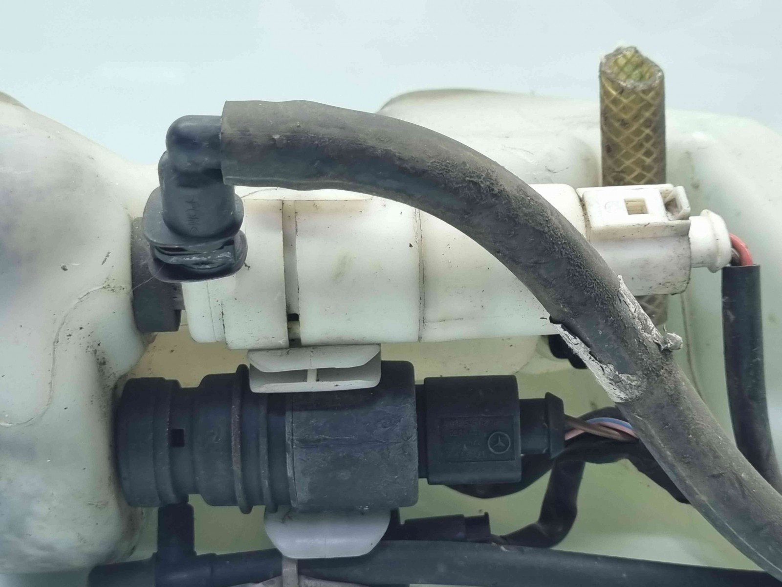 Vas lichid parbriz Mercedes Clasa E (W211) [Fabr 2002-2009] 2118603860 - imagine 3