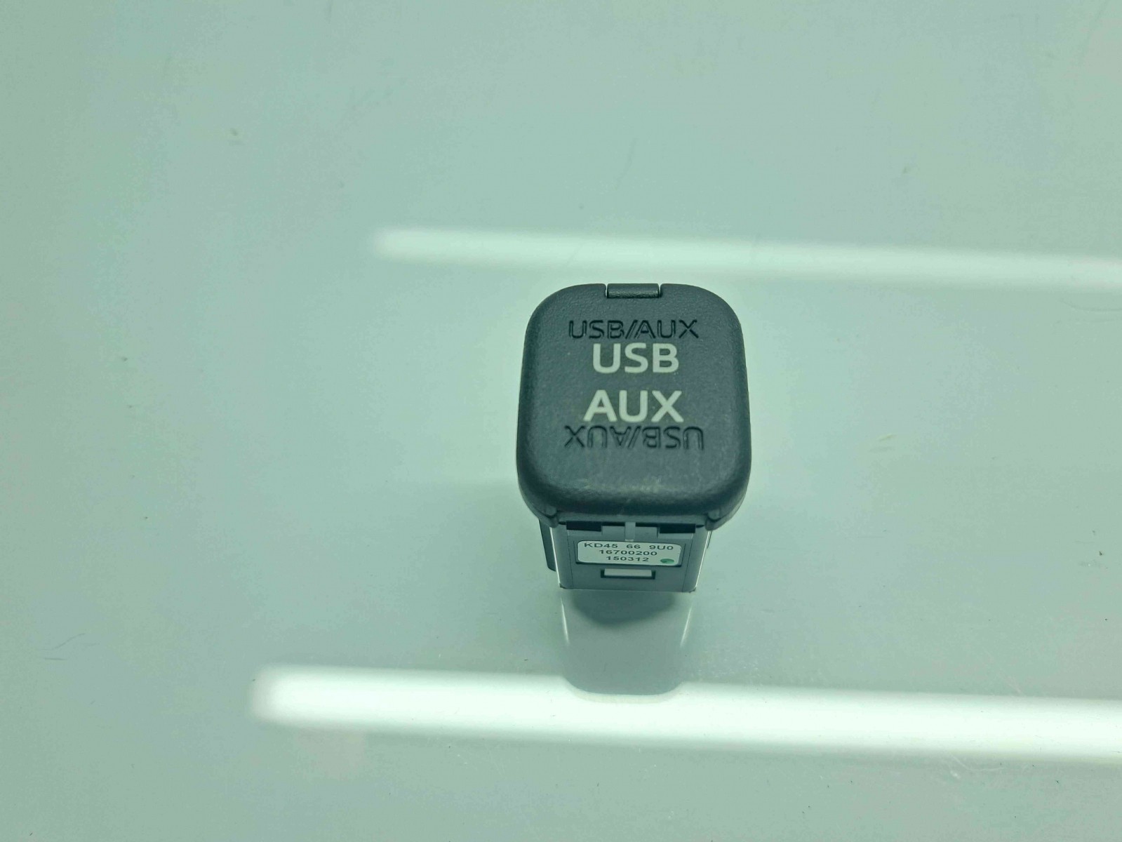 Conector auxiliar USB MAZDA CX-5 (KE) [Fabr 2011-2016] KD45669U0 - imagine 1