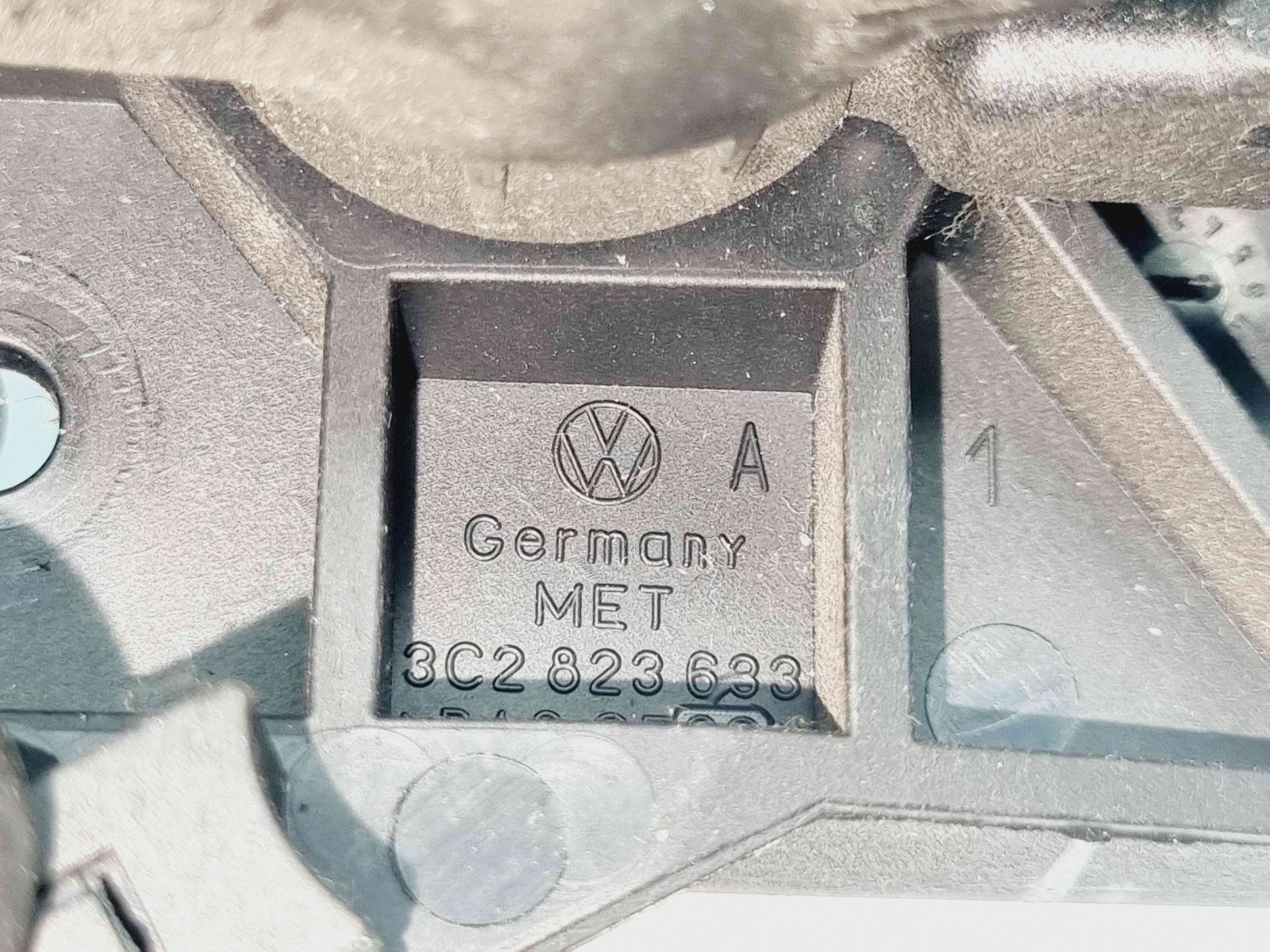 Maner deschidere capota Volkswagen Jetta 4 (162,163) [Fabr 2010-2016] 3C2823633 - imagine 3