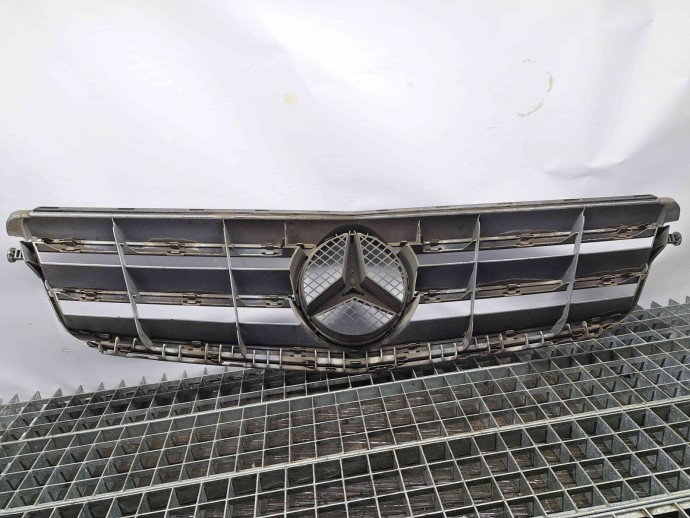 Grila bara fata Mercedes Clasa C (W204) [Fabr 2007-2014] A2048800023