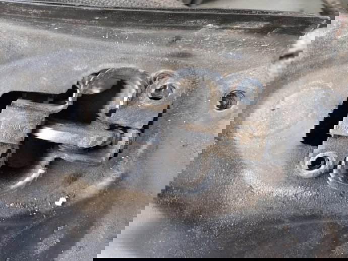 Broasca capota stanga Mercedes ML 320 3.0 CDI OEM 2005-2012