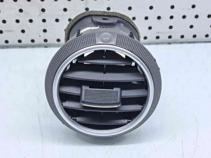 Grila aerisire stanga Audi A3 Sportback (8PA) [Fabr 2004-2013] 8P0820901D