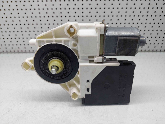Motoras geam dreapta fata Audi A3 Sportback (8PA) [Fabr 2004-2013] 8P0959802K / 840311202