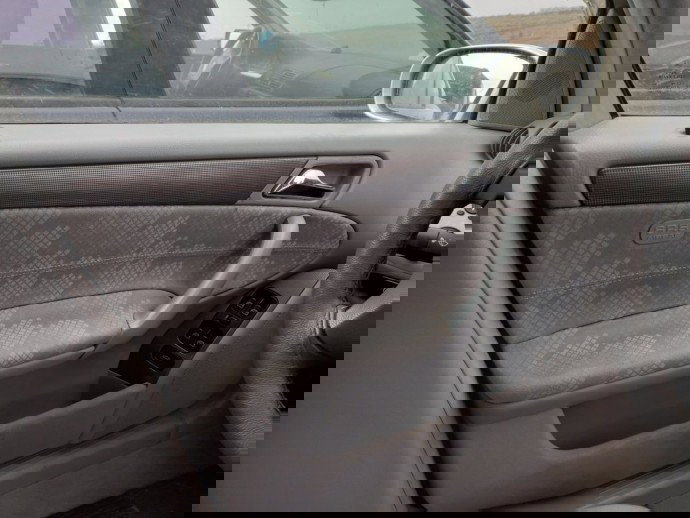 Tapiterie usa stanga fata   Mercedes C220 W203 2.2 CDI OEM 2000-2007