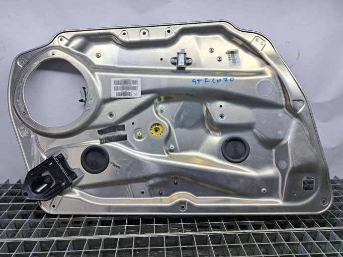 Macara electrica geam stanga fata Mercedes Clasa C (W204) [Fabr 2007-2014] A2075451240