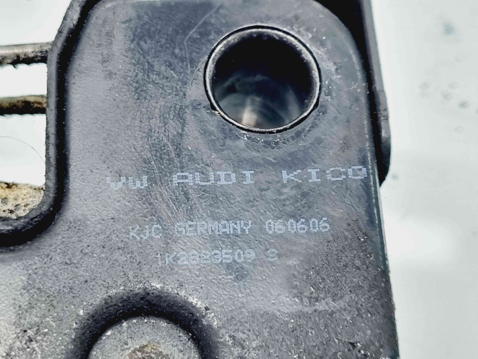 Broasca capota Volkswagen Jetta 3 (1K2) [Fabr 2005-2010] 1K2823509S - imagine 3