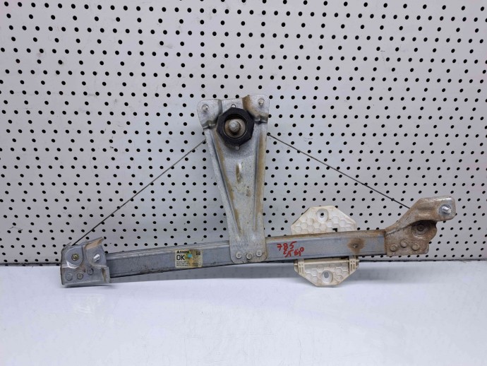 Macara manuala geam stanga spate Dacia Logan 2 [Fabr 2012-prezent] 827217198R