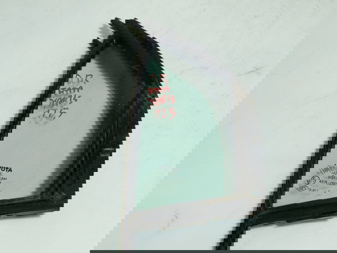 Geam fix dreapta fata Toyota Yaris 1.4 D OEM 2005-2011