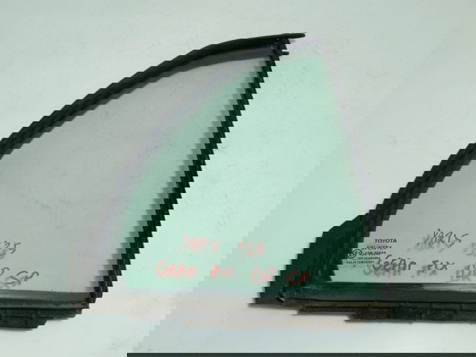Geam fix dreapta spate Toyota Yaris 1.4 D OEM 2005-2011