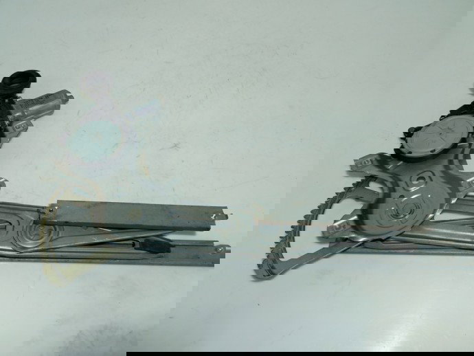 Macara geam dreapta fata Toyota Yaris 1.4 D 85710-0D100 2005-2011