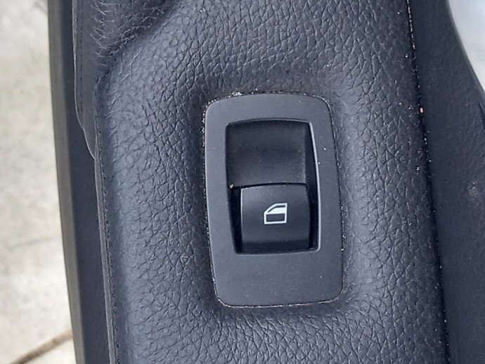 Buton geam electric dreapta spate BMW 525D E60 3.0 D OEM 2004-2010