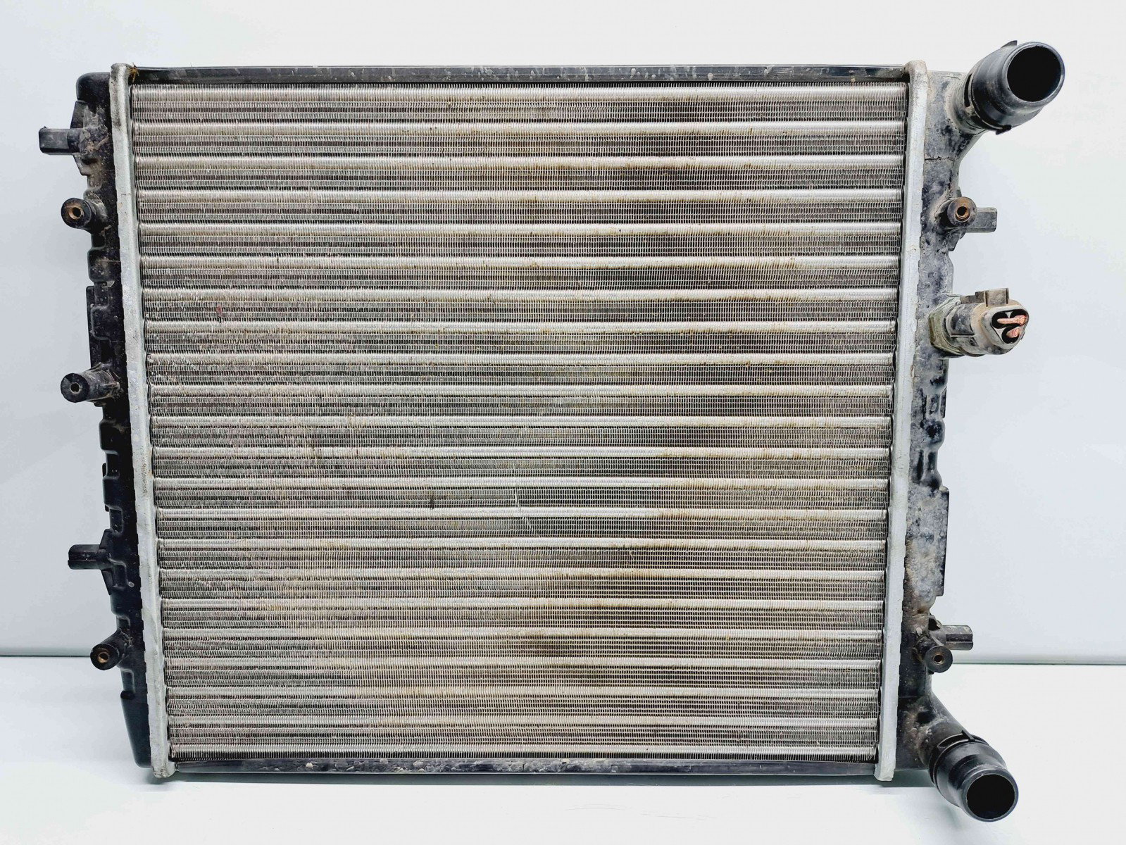 Radiator apa Volkswagen Polo (9N) [Fabr 2001-2008] OEM 1.2 Benz BME 47KW / 64CP