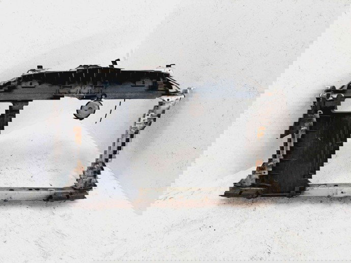 Trager Toyota Yaris (P9) [Fabr 2005-2011] OEM