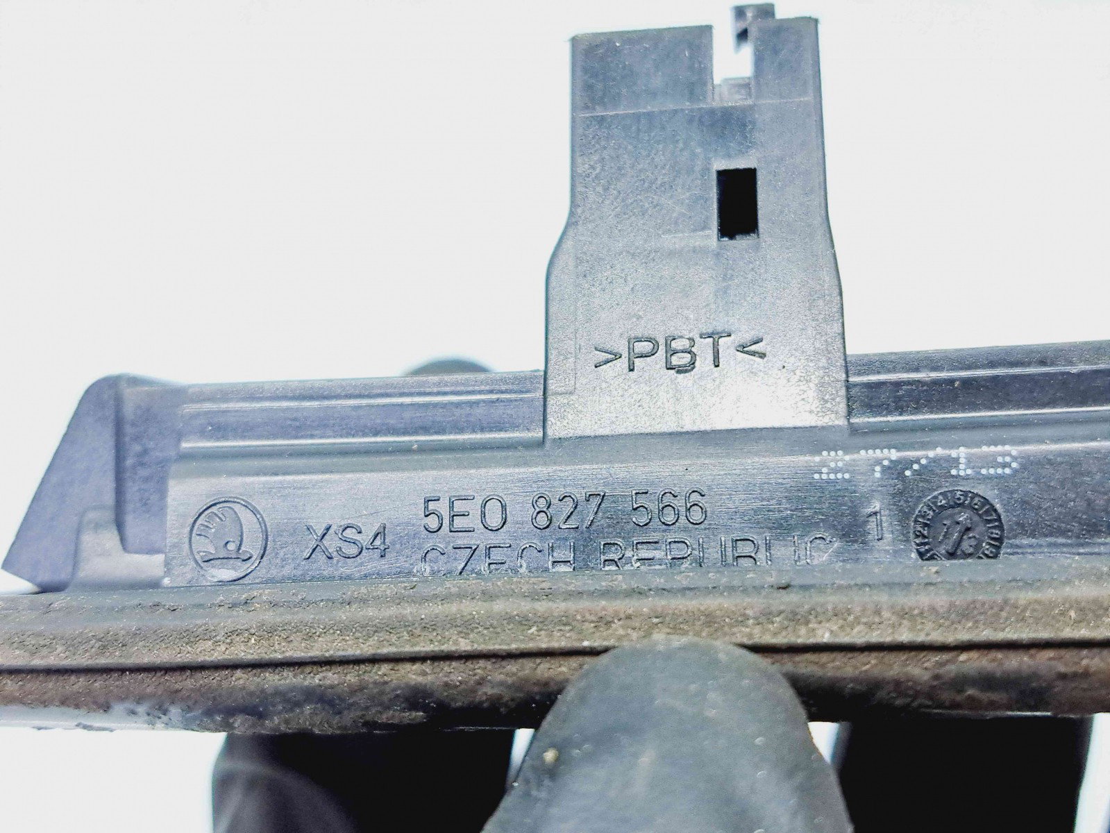 Buton deschidere portbagaj Skoda Rapid (NH3) [Fabr 2012-2019] 5E0827566 - imagine 3