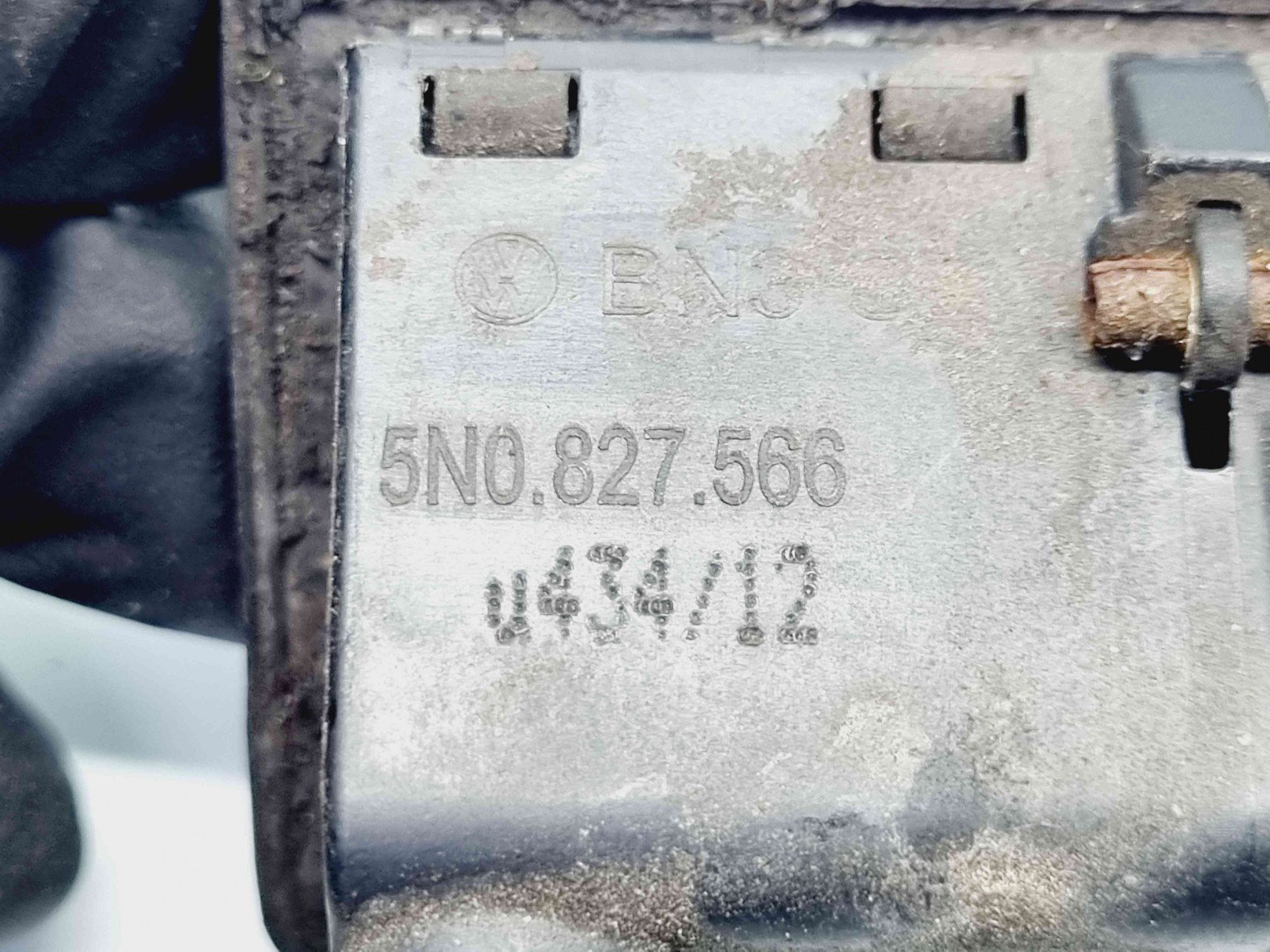 Buton deschidere portbagaj Volkswagen Jetta 4 (162,163) [Fabr 2010-2016] 5N0827566 - imagine 3